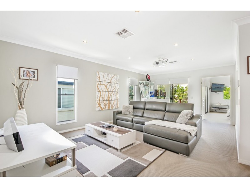 10 Cayman Pl, Forest Lake QLD 4078