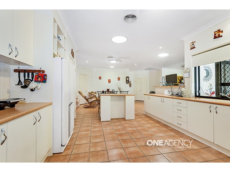 21 Santa Cruz Place, Forest Lake QLD 4078