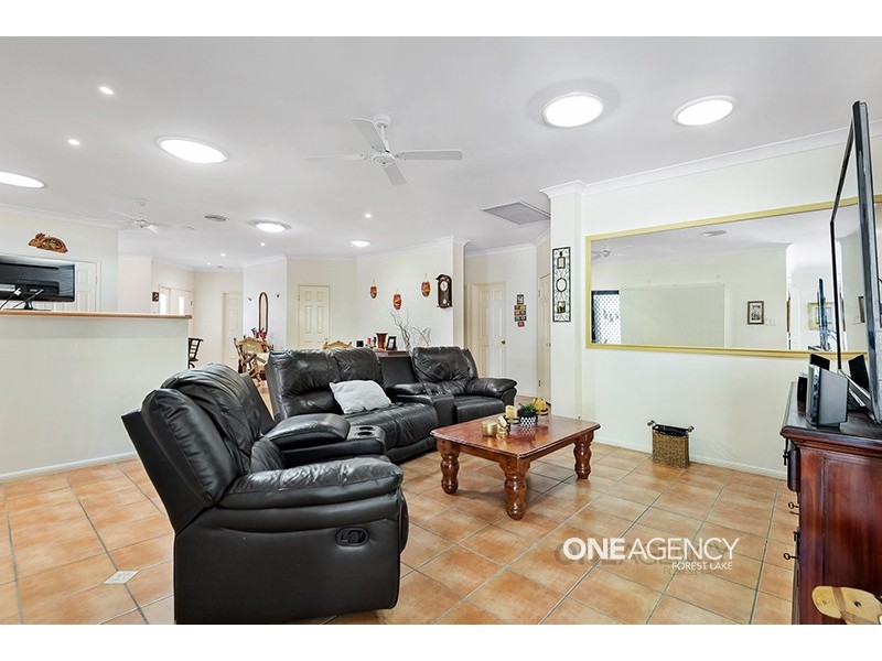 21 Santa Cruz Place, Forest Lake QLD 4078