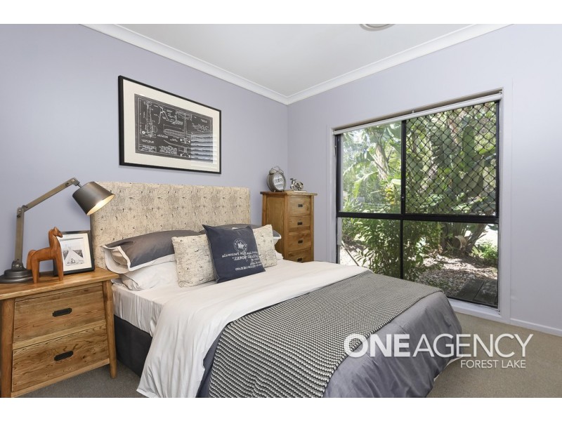 17 Crediton Place, Forest Lake QLD 4078