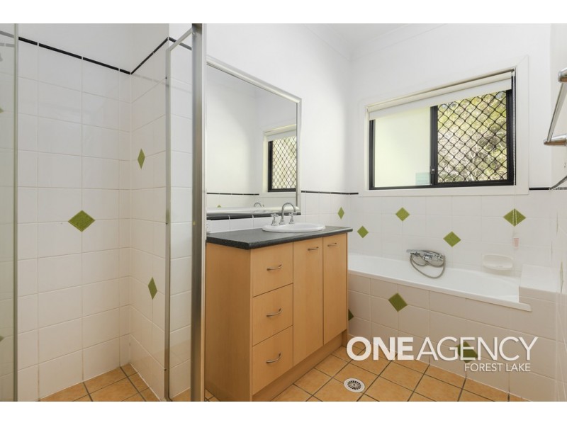 17 Crediton Place, Forest Lake QLD 4078