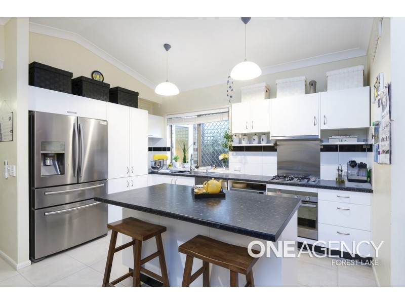 13 Honeysuckle Pl, Forest Lake QLD 4078