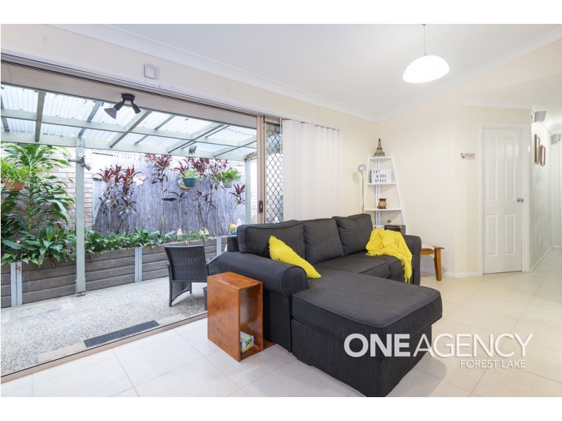 13 Honeysuckle Pl, Forest Lake QLD 4078