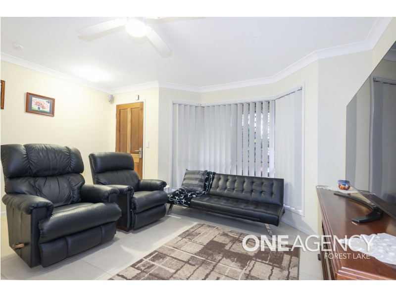 13 Honeysuckle Pl, Forest Lake QLD 4078