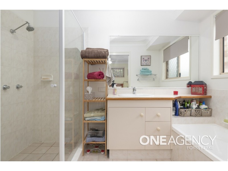 13 Honeysuckle Pl, Forest Lake QLD 4078