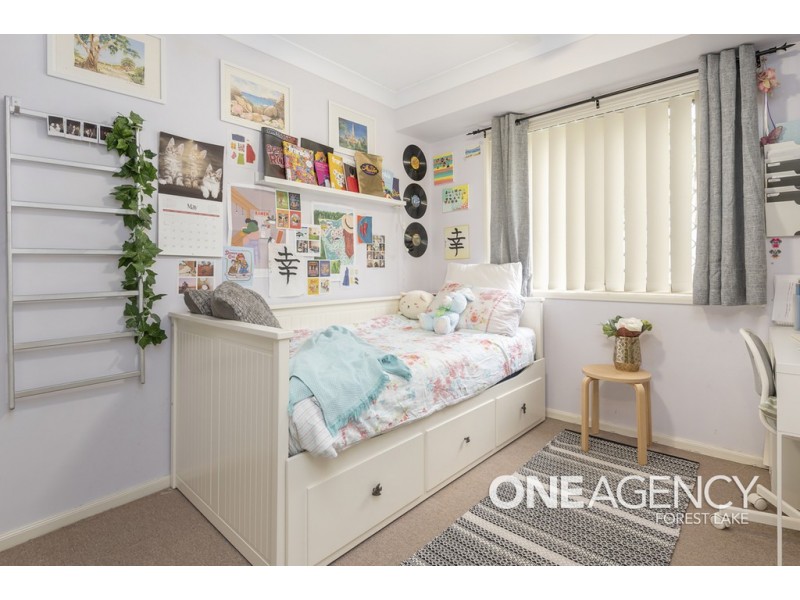 13 Honeysuckle Pl, Forest Lake QLD 4078