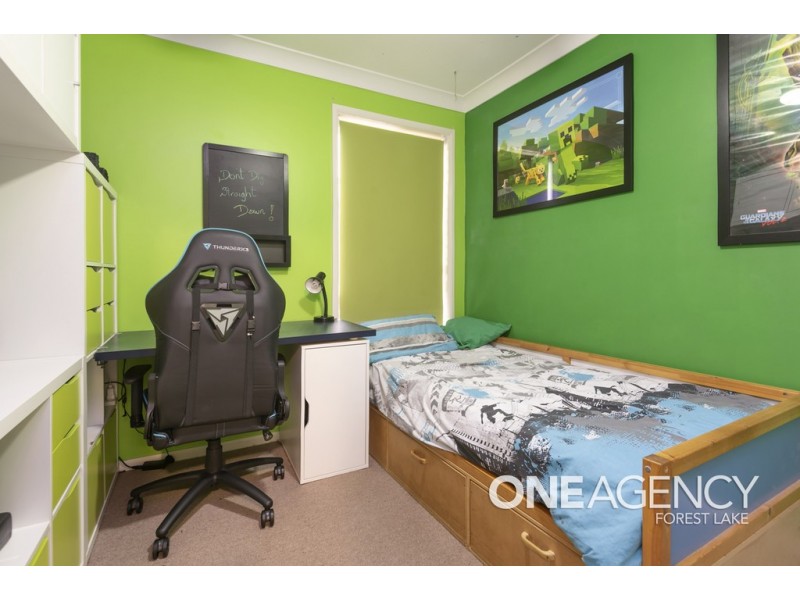 13 Honeysuckle Pl, Forest Lake QLD 4078