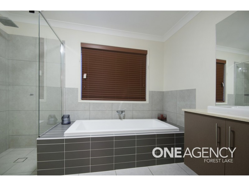 6 Heysen Close, Doolandella QLD 4077
