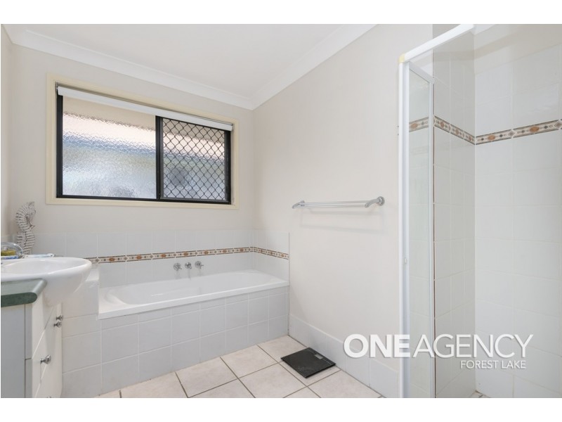 6 Agostino Close, Doolandella QLD 4077