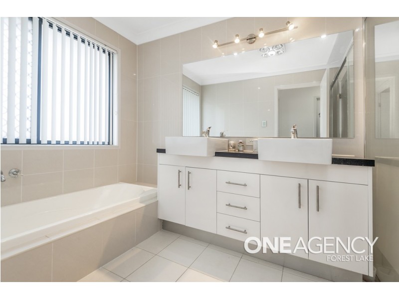 8 Armisfield Street, Doolandella QLD 4077