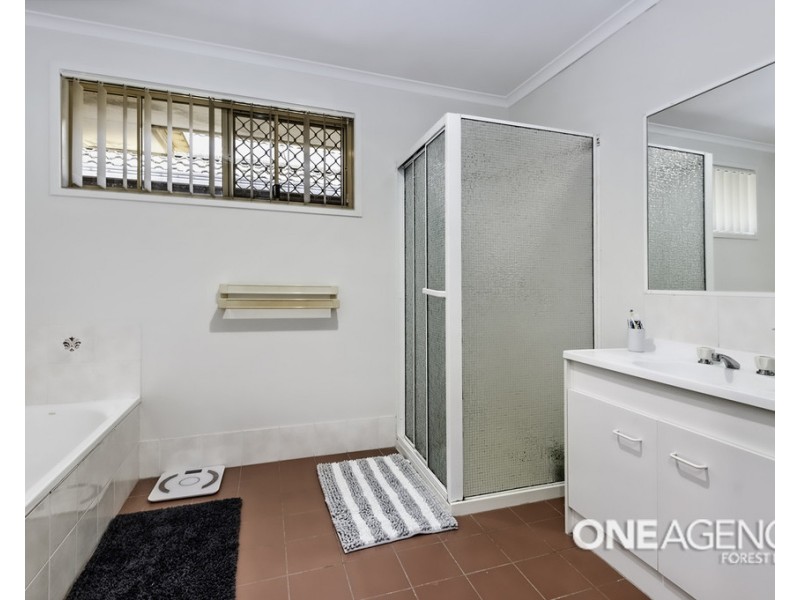 10 McKenzie Place, Forest Lake QLD 4078