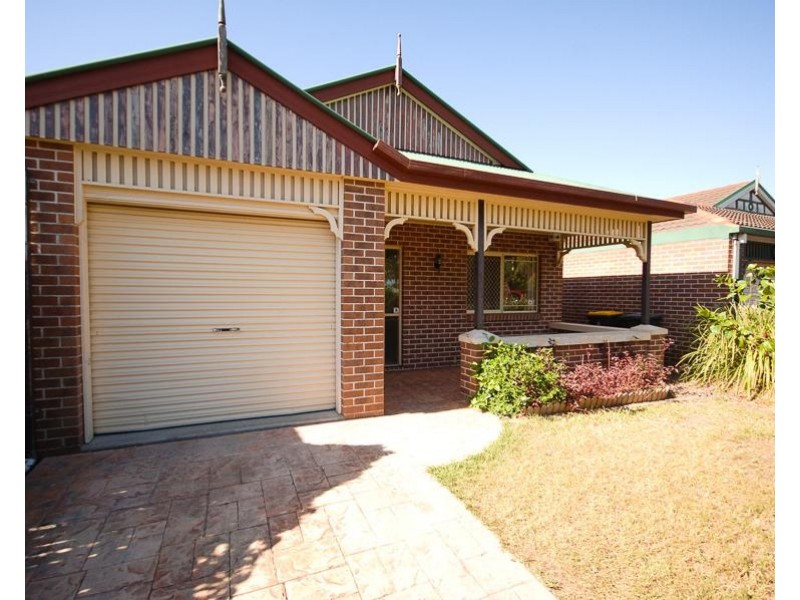 8 Barrier Place, Forest Lake QLD 4078