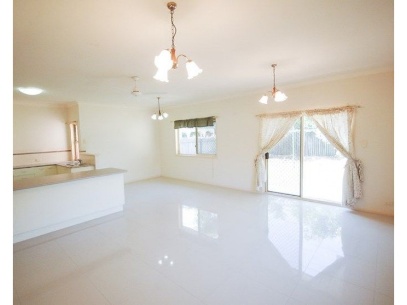 8 Barrier Place, Forest Lake QLD 4078