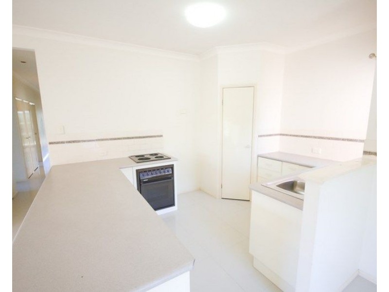 8 Barrier Place, Forest Lake QLD 4078