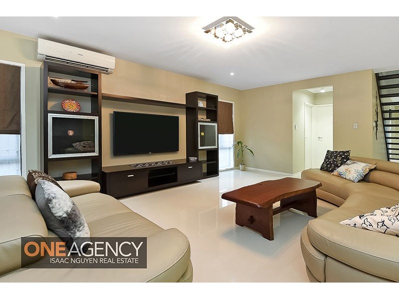 4 Conlan Court, Augustine Heights QLD 4300