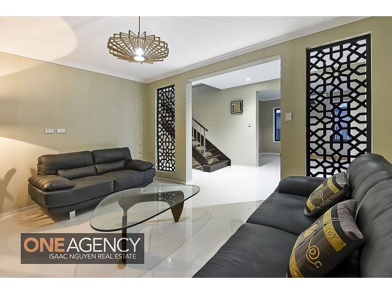 4 Conlan Court, Augustine Heights QLD 4300