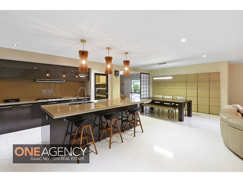 4 Conlan Court, Augustine Heights QLD 4300