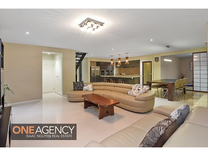 4 Conlan Court, Augustine Heights QLD 4300