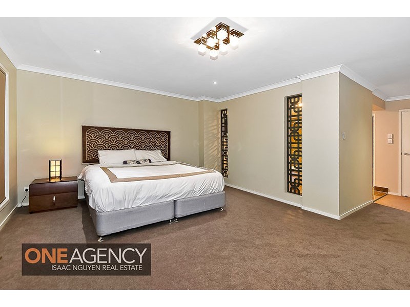 4 Conlan Court, Augustine Heights QLD 4300