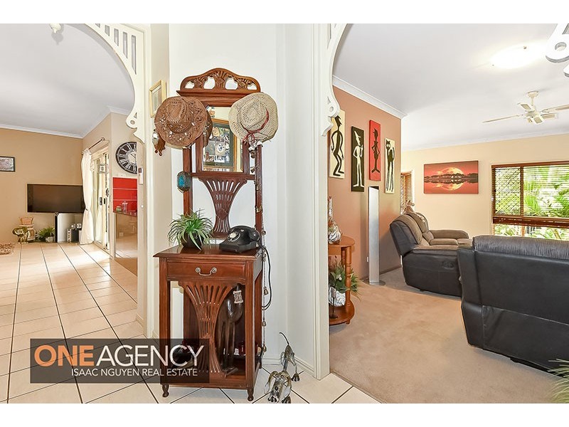 42 Glasshouse Cr, Forest Lake QLD 4078