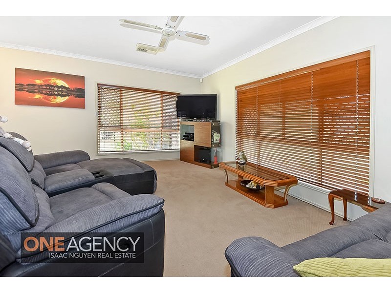 42 Glasshouse Cr, Forest Lake QLD 4078