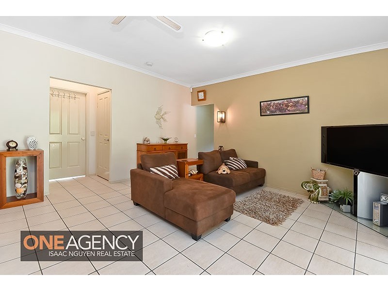 42 Glasshouse Cr, Forest Lake QLD 4078