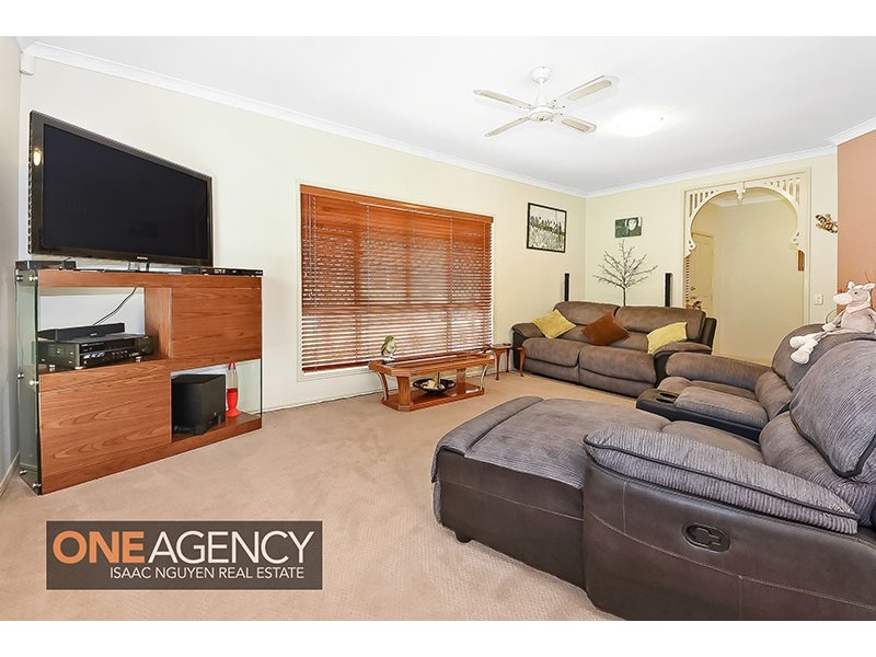 42 Glasshouse Cr, Forest Lake QLD 4078