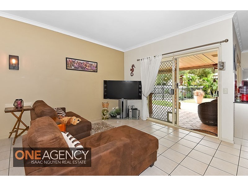 42 Glasshouse Cr, Forest Lake QLD 4078