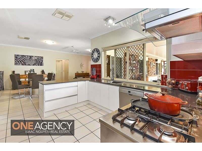 42 Glasshouse Cr, Forest Lake QLD 4078