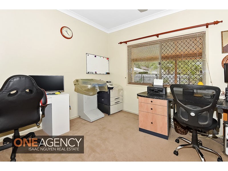 42 Glasshouse Cr, Forest Lake QLD 4078