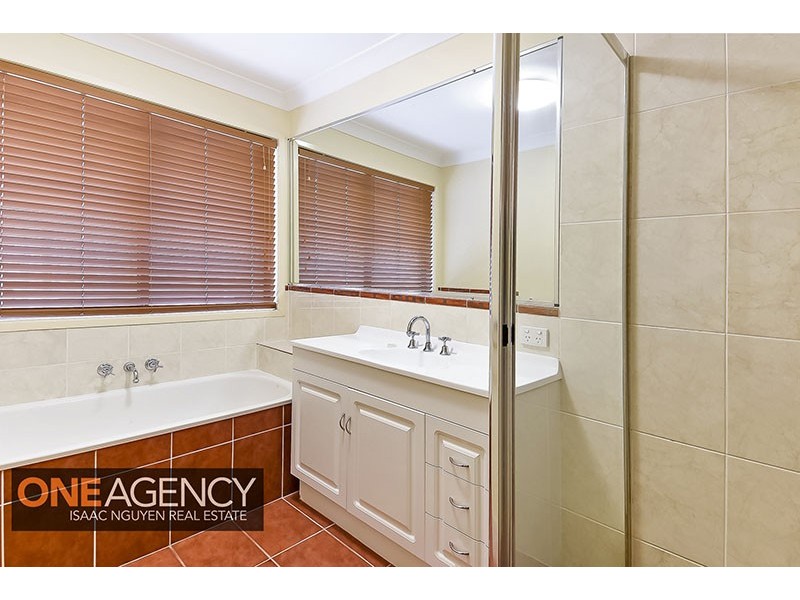 9 Admiral Cres, Springfield Lakes QLD 4300