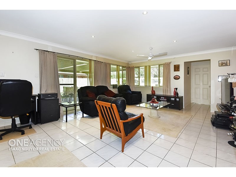 16 Beamont Place, Forest Lake QLD 4078