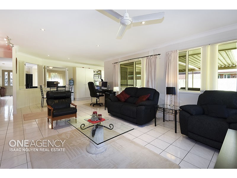 16 Beamont Place, Forest Lake QLD 4078