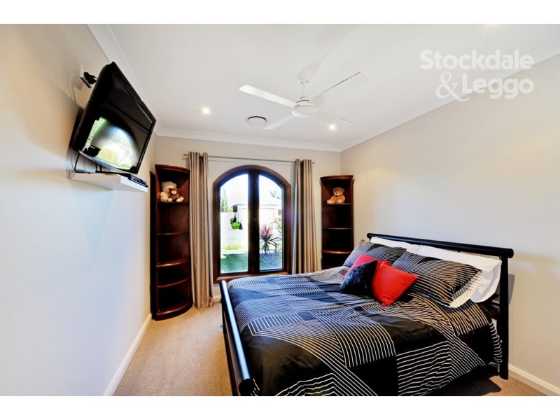 35 Nillahcootie Crescent, Kialla VIC 3631