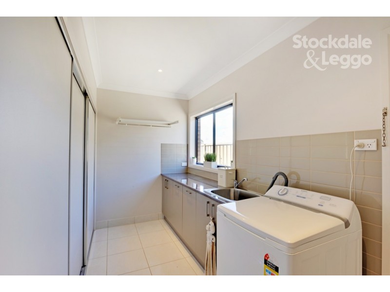 35 Nillahcootie Crescent, Kialla VIC 3631