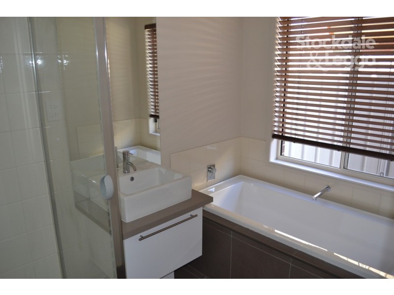 12 Taig Avenue, Kialla VIC 3631