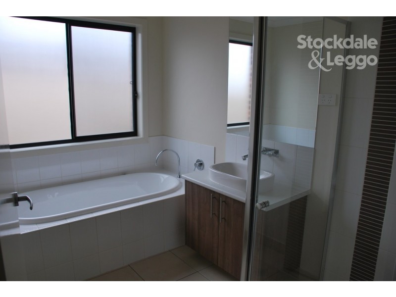 25 Settlers drive, Kialla VIC 3631