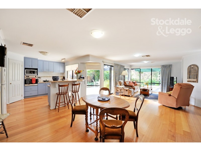 24 Menindee Crescent, Kialla VIC 3631