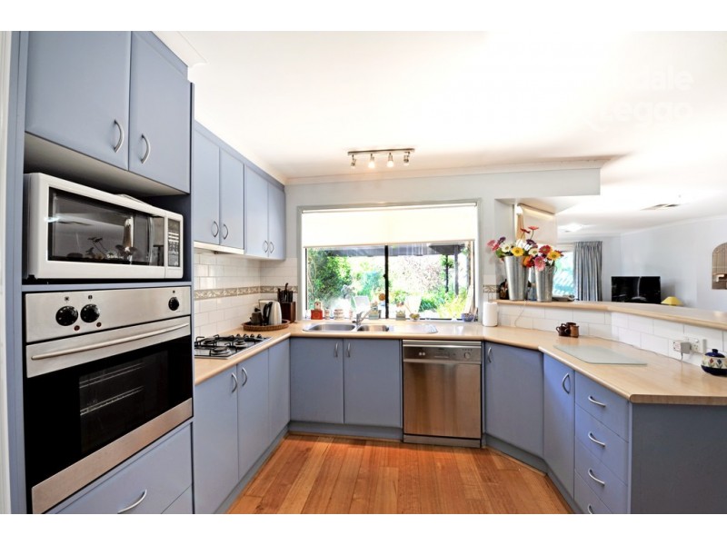 24 Menindee Crescent, Kialla VIC 3631