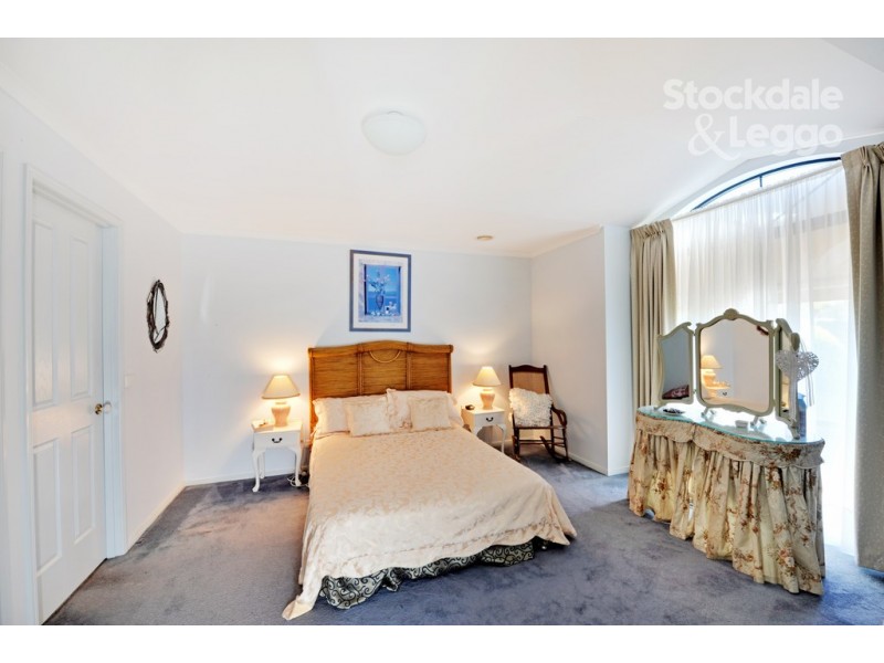 24 Menindee Crescent, Kialla VIC 3631