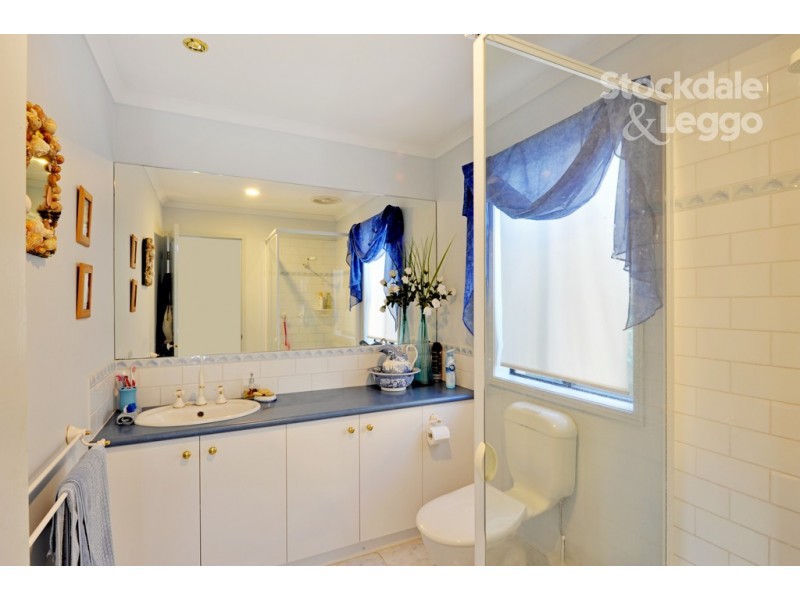 24 Menindee Crescent, Kialla VIC 3631