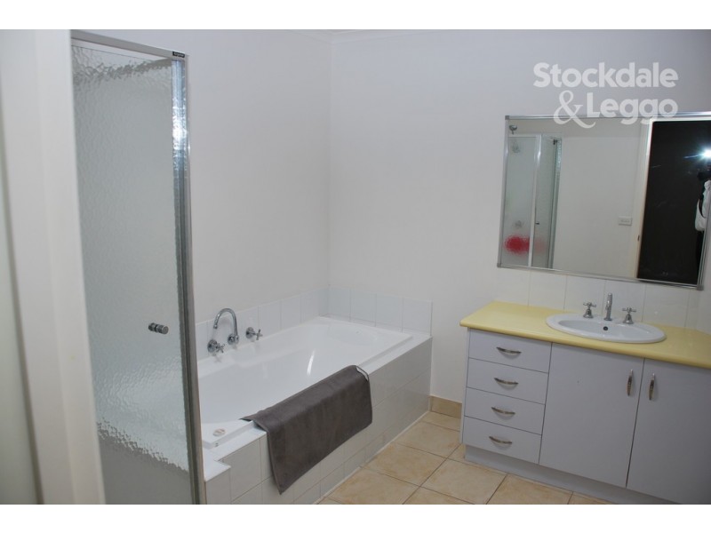 8 Lenne Street, Mooroopna VIC 3629