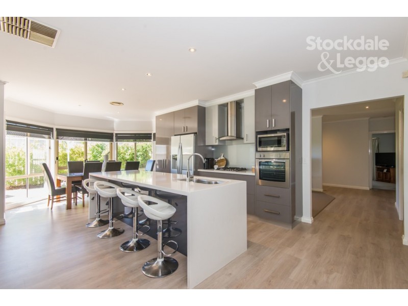 61 Kialla Lakes Drive, Kialla VIC 3631