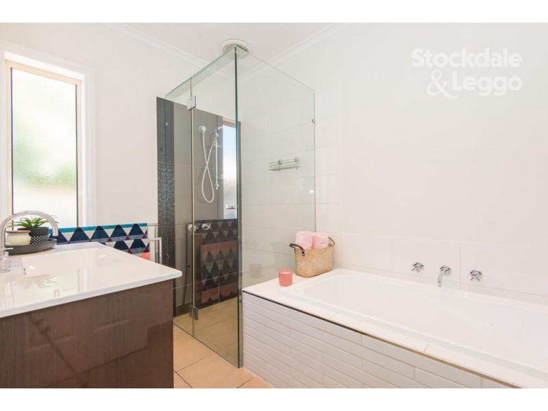 61 Kialla Lakes Drive, Kialla VIC 3631