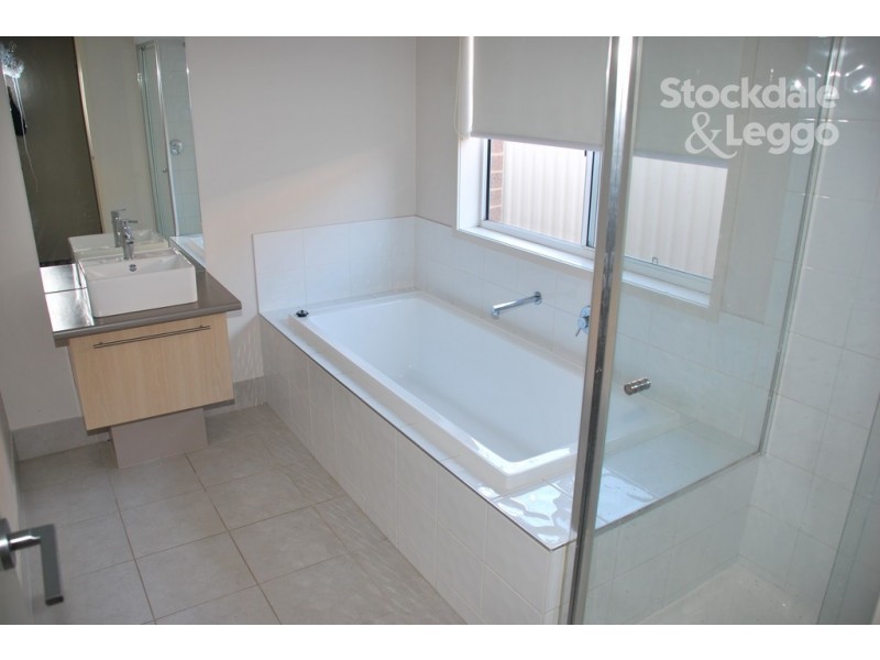 2 Flametree Place, Kialla VIC 3631