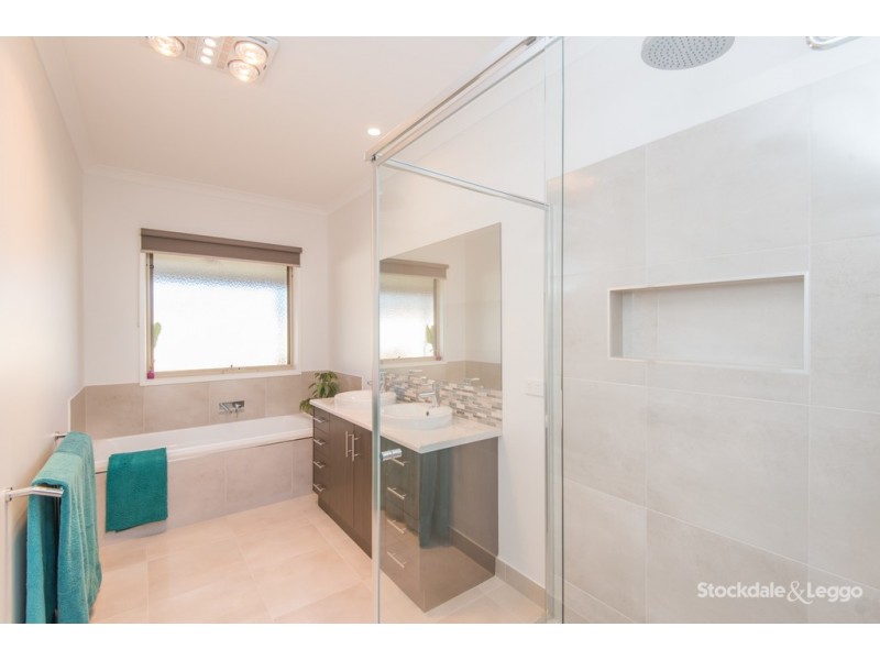 4 Yambuk Place, Kialla VIC 3631