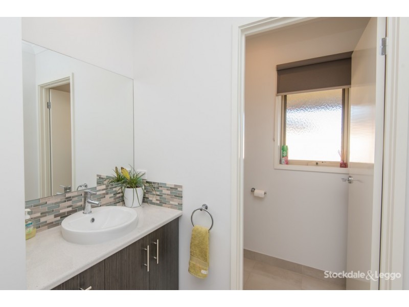 4 Yambuk Place, Kialla VIC 3631