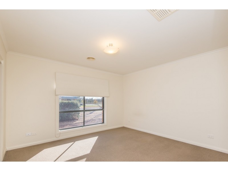 1 Curlew Place, Shepparton VIC 3630