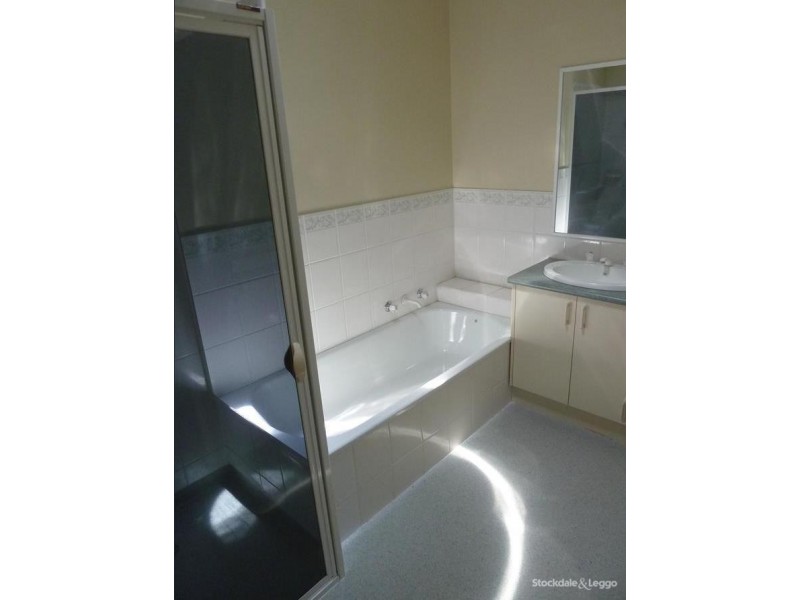 2/27 Barker Avenue, Shepparton VIC 3630