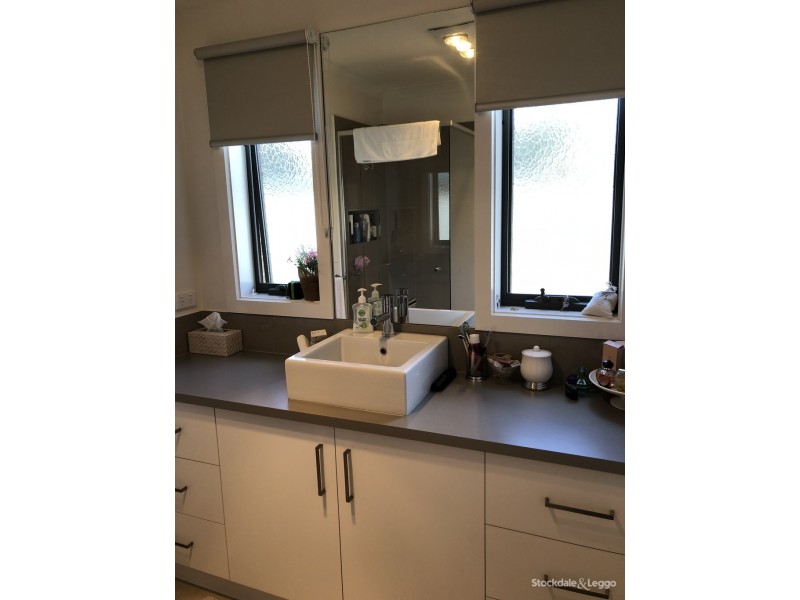 6 Flametree Place, Kialla VIC 3631